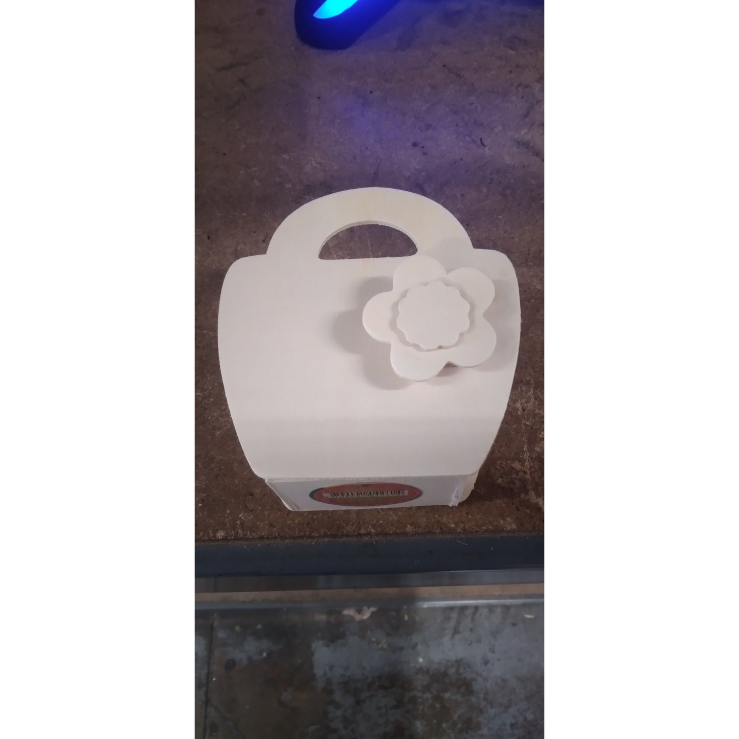 Wooden Basked flower W/clip fastener